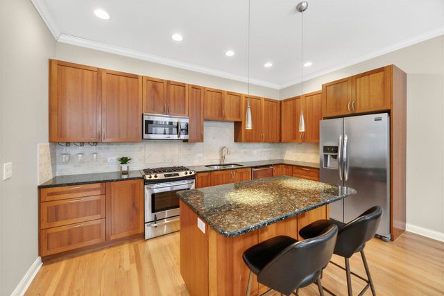 2245 W North Avenue 202, Chicago, IL 60647