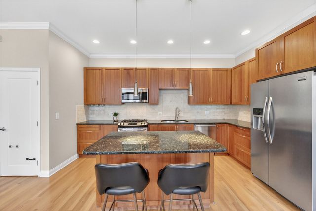 2245 W North Avenue 202, Chicago, IL 60647