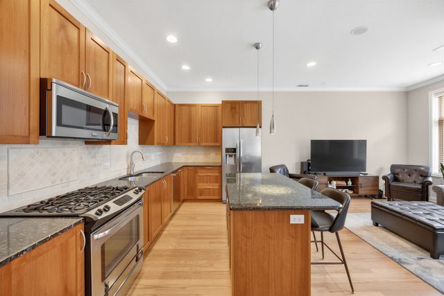 2245 W North Avenue 202, Chicago, IL 60647