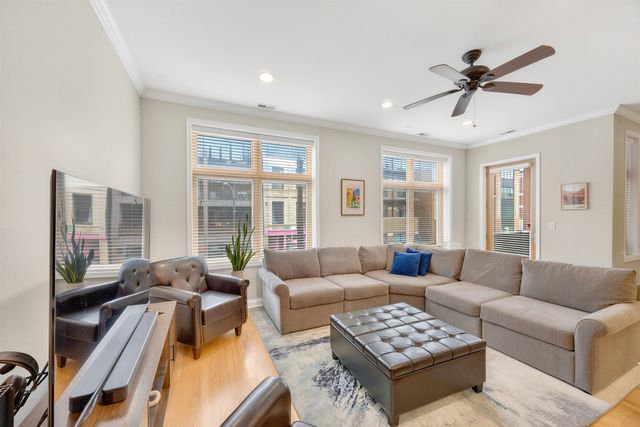 2245 W North Avenue 202, Chicago, IL 60647