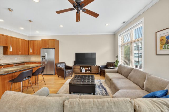 2245 W North Avenue 202, Chicago, IL 60647