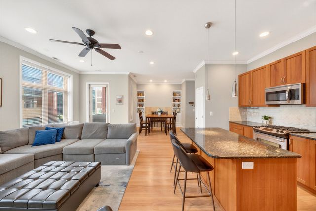 2245 W North Avenue 202, Chicago, IL 60647
