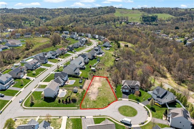 103 Hollyberry Cir, North Fayette, PA 15057