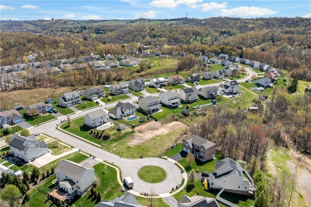 103 Hollyberry Cir, North Fayette, PA 15057