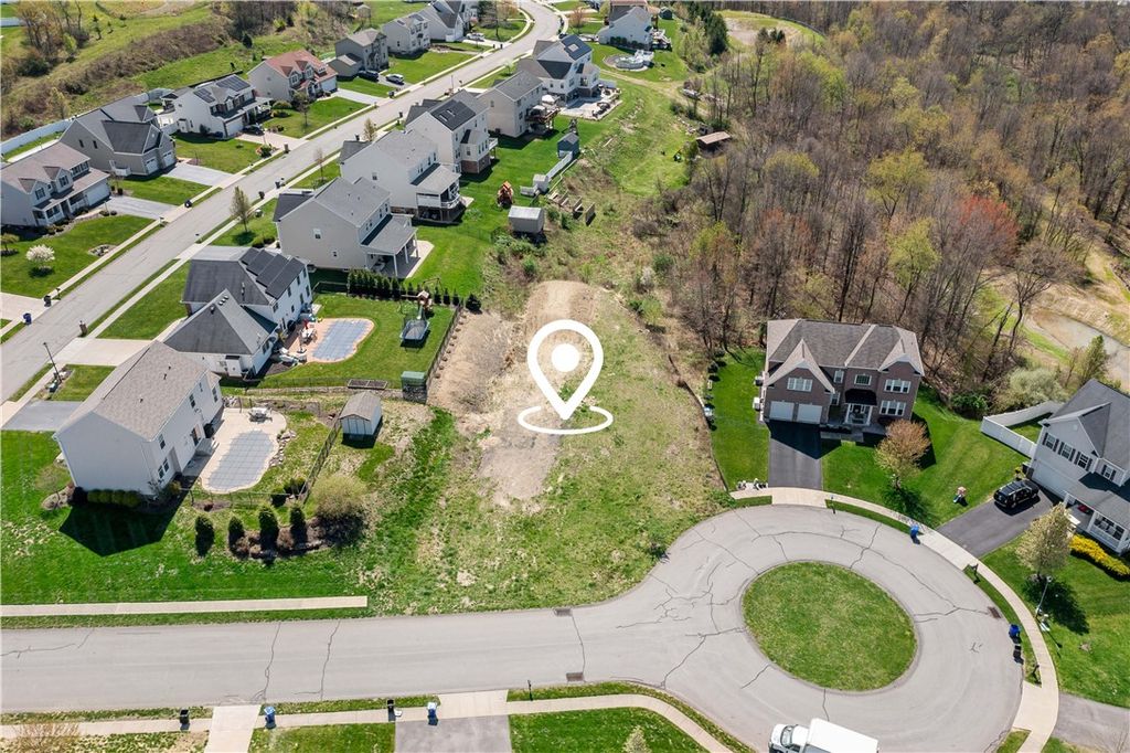 103 Hollyberry Cir, North Fayette, PA 15057