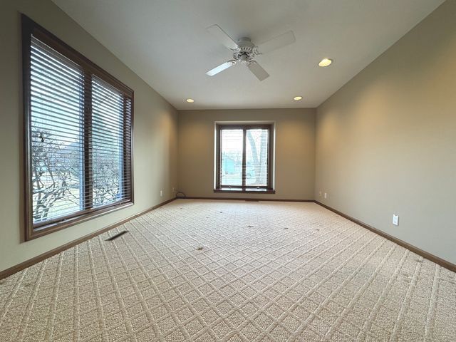 19 Old Farm N Court, Bradley, IL 60915