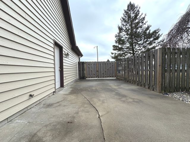 19 Old Farm N Court, Bradley, IL 60915