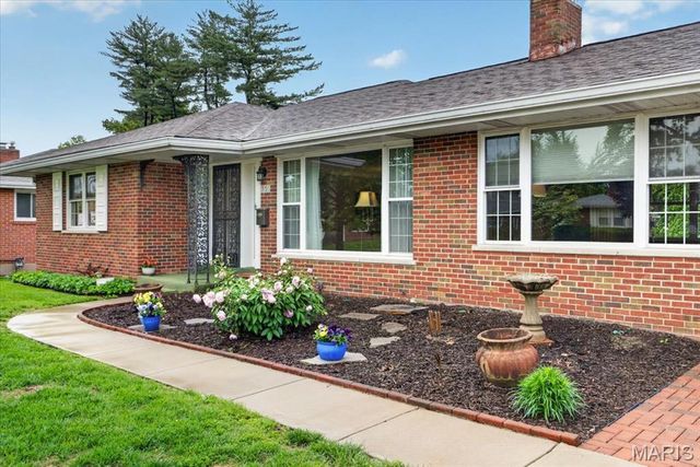 350 W Saint Anthony Lane, Florissant, MO 63031