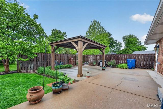 350 W Saint Anthony Lane, Florissant, MO 63031