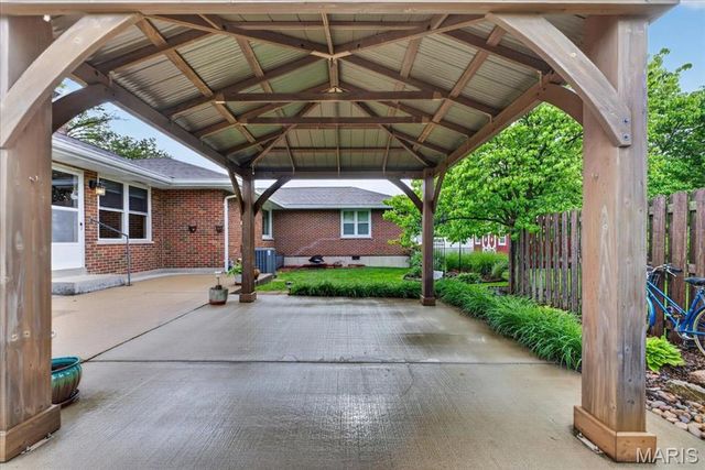 350 W Saint Anthony Lane, Florissant, MO 63031