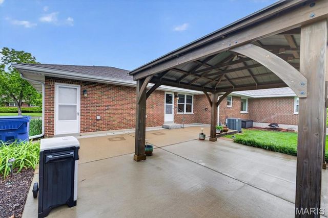 350 W Saint Anthony Lane, Florissant, MO 63031