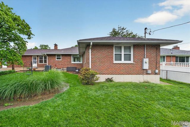 350 W Saint Anthony Lane, Florissant, MO 63031