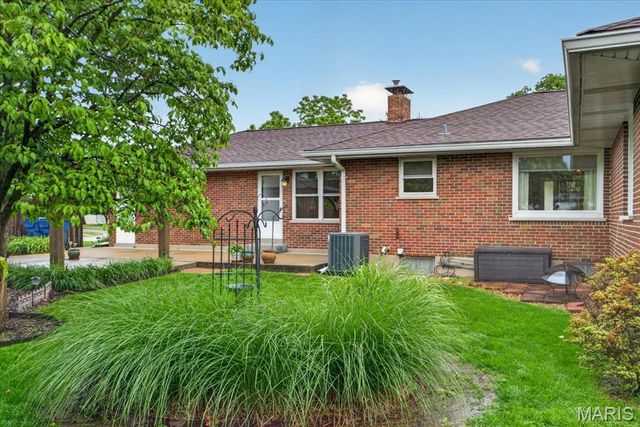350 W Saint Anthony Lane, Florissant, MO 63031