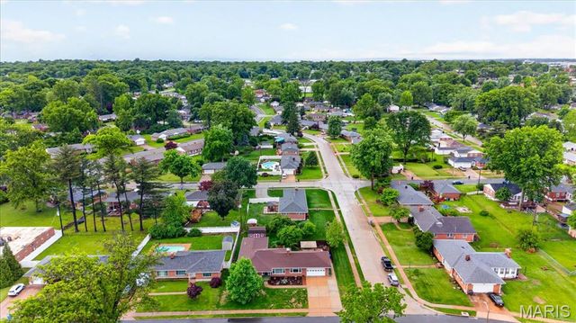 350 W Saint Anthony Lane, Florissant, MO 63031