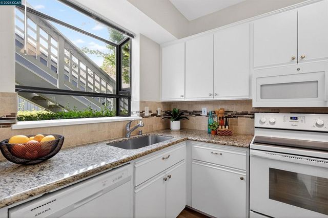 2590 Oak Rd 146, Walnut Creek, CA 94597