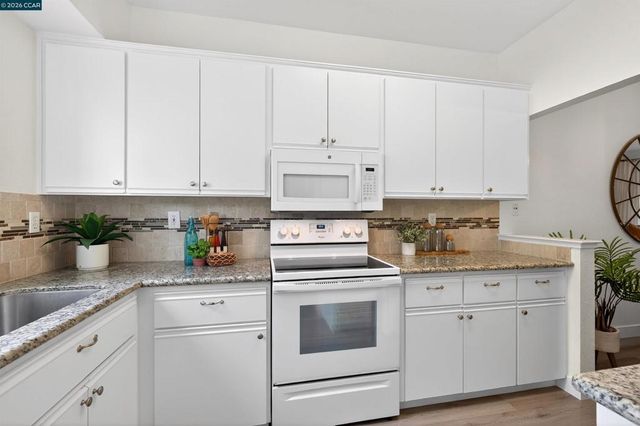 2590 Oak Rd 146, Walnut Creek, CA 94597