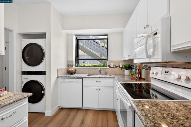 2590 Oak Rd 146, Walnut Creek, CA 94597