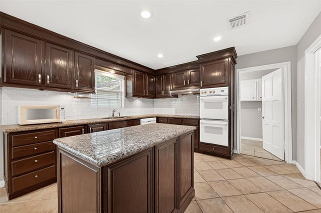 11007 Tupper Lake Drive, Houston, TX 77042