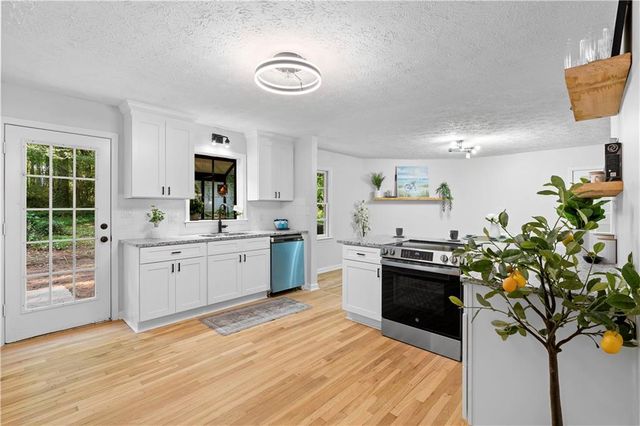 2984 E PAULDING Drive, Dallas, GA 30157