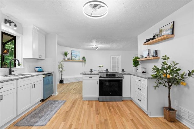 2984 E PAULDING Drive, Dallas, GA 30157