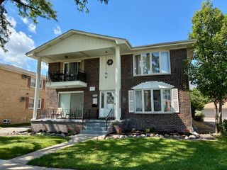 4528 ELM Avenue, Brookfield, IL 60513