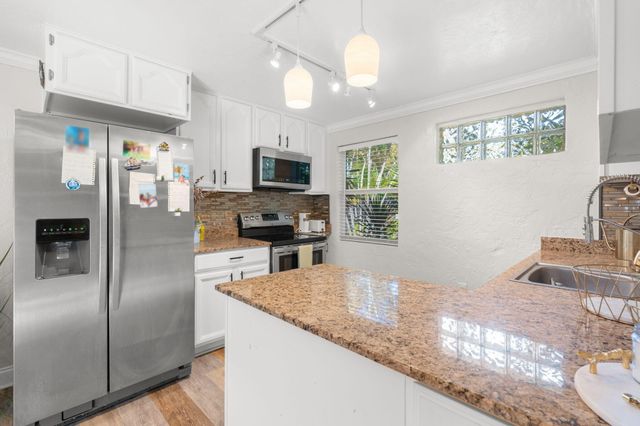 614 NE 28th Street, Wilton Manors, FL 33334