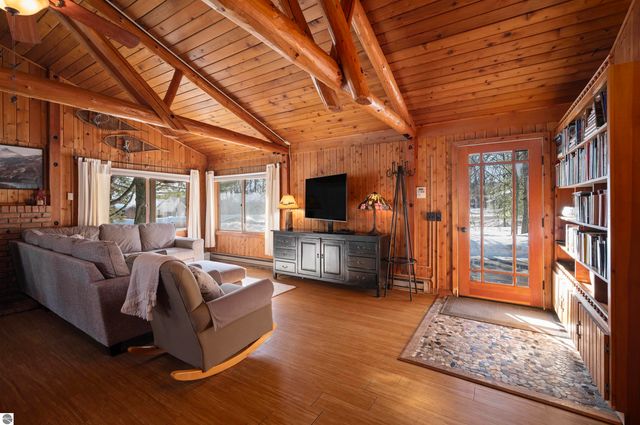 10667 S Timberlee Drive, Traverse City, MI 49684