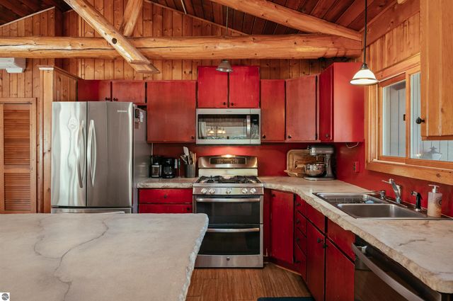 10667 S Timberlee Drive, Traverse City, MI 49684