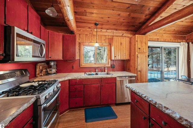 10667 S Timberlee Drive, Traverse City, MI 49684