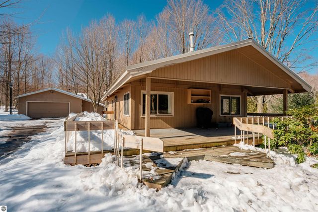 10667 S Timberlee Drive, Traverse City, MI 49684