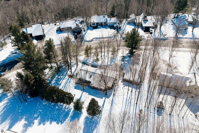 10667 S Timberlee Drive, Traverse City, MI 49684