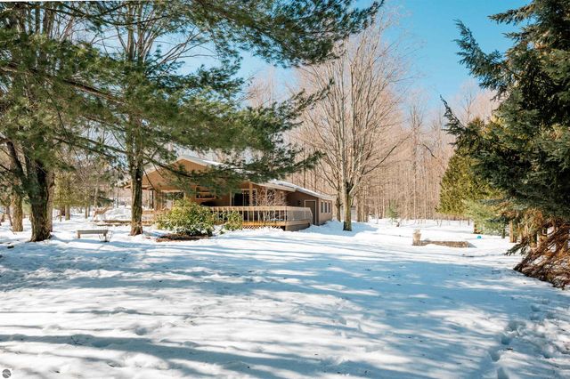 10667 S Timberlee Drive, Traverse City, MI 49684