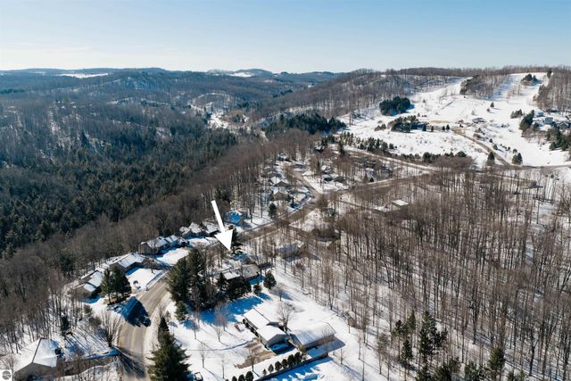 10667 S Timberlee Drive, Traverse City, MI 49684