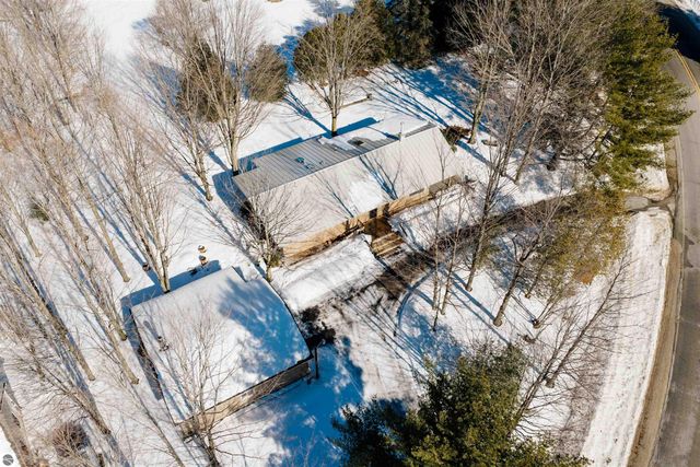 10667 S Timberlee Drive, Traverse City, MI 49684