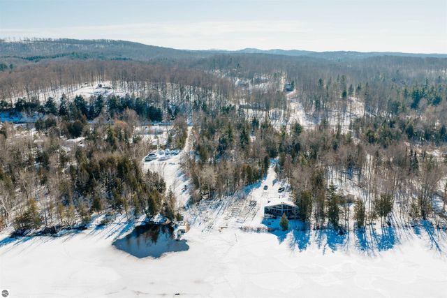 10667 S Timberlee Drive, Traverse City, MI 49684