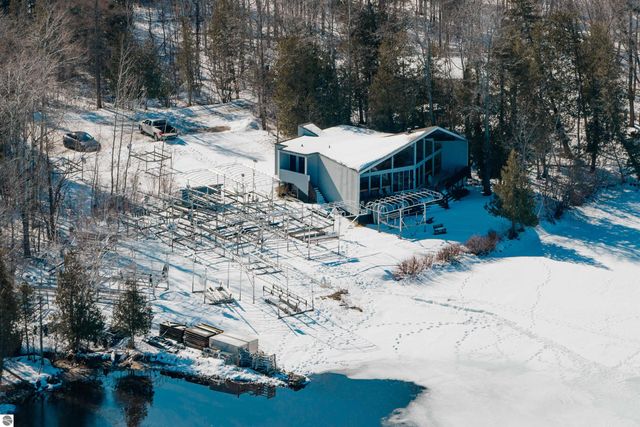 10667 S Timberlee Drive, Traverse City, MI 49684