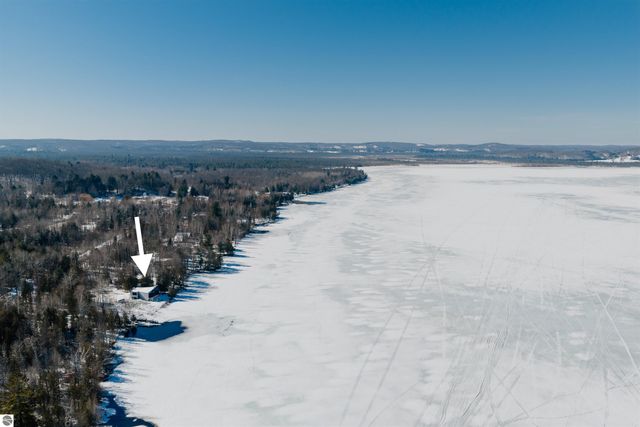 10667 S Timberlee Drive, Traverse City, MI 49684