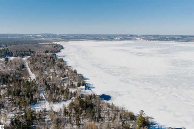 10667 S Timberlee Drive, Traverse City, MI 49684