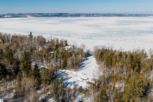 10667 S Timberlee Drive, Traverse City, MI 49684