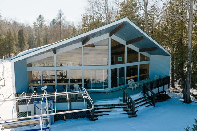 10667 S Timberlee Drive, Traverse City, MI 49684