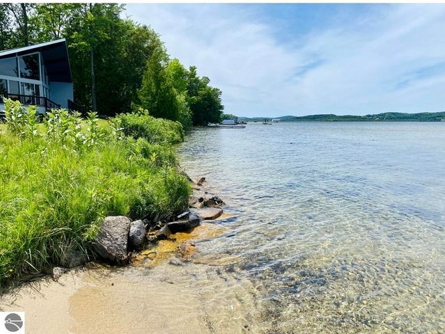 10667 S Timberlee Drive, Traverse City, MI 49684