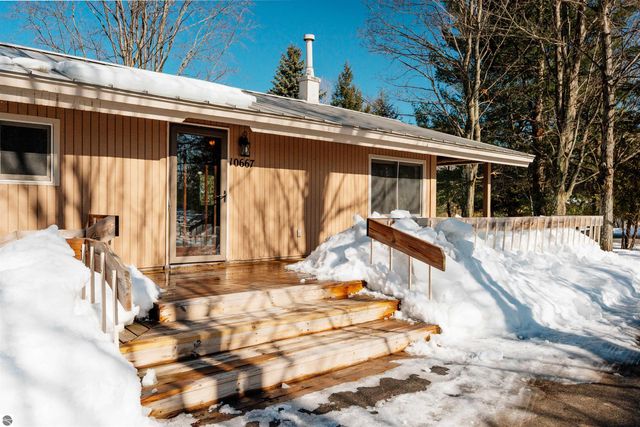 10667 S Timberlee Drive, Traverse City, MI 49684