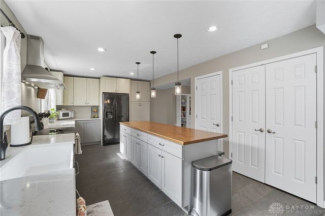 2574 Countryside Drive, Beavercreek, OH 45324