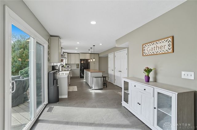 2574 Countryside Drive, Beavercreek, OH 45324