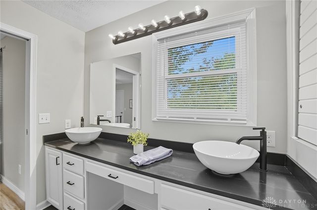 2574 Countryside Drive, Beavercreek, OH 45324