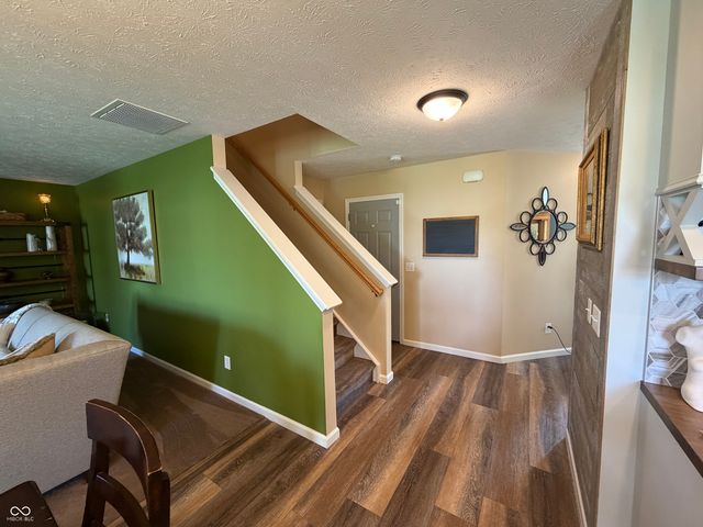 5752 Columbia Circle S, Greenwood, IN 46142