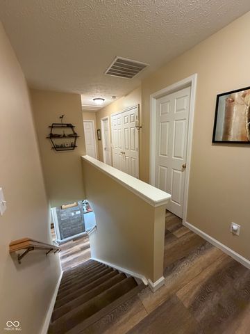 5752 Columbia Circle S, Greenwood, IN 46142