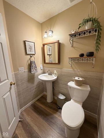 5752 Columbia Circle S, Greenwood, IN 46142