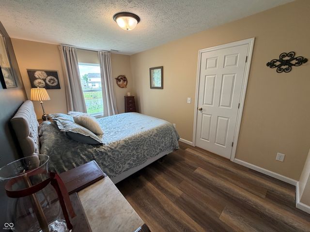 5752 Columbia Circle S, Greenwood, IN 46142