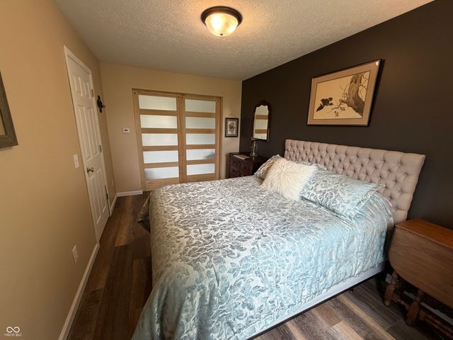 5752 Columbia Circle S, Greenwood, IN 46142